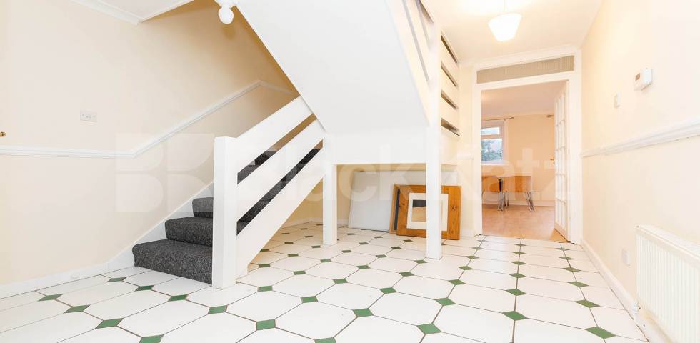 			4 Bedroom, 1 bath, 1 reception Apartment			 Parnell Road , Bow E3